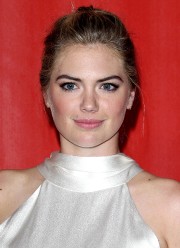 Kate-Upton-MusiCares-Person-of-the-Year-2017-15.md.jpg