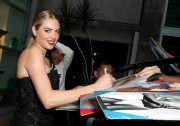Kate-Upton-Premiere-of-The-Layover-03.md.jpg