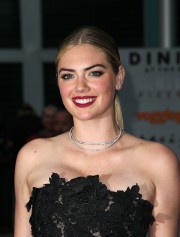 Kate-Upton-Premiere-of-The-Layover-05.md.jpg