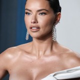 Adriana-Lima---2020-Vanity-Fair-Oscar-Party-01