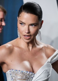 Adriana-Lima---2020-Vanity-Fair-Oscar-Party-18.md.jpg Vettri.Net