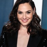 Gal-Gadot---2020-Vanity-Fair-Oscar-Party-08