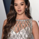 Hailee-Steinfeld---2020-Vanity-Fair-Oscar-Party-02