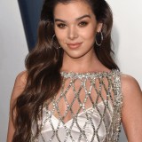 Hailee-Steinfeld---2020-Vanity-Fair-Oscar-Party-03