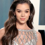 Hailee-Steinfeld---2020-Vanity-Fair-Oscar-Party-06