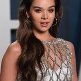 Hailee-Steinfeld---2020-Vanity-Fair-Oscar-Party-07