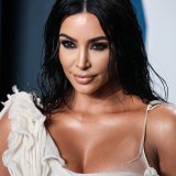 Kim-Kardashian---2020-Vanity-Fair-Oscar-Party-02
