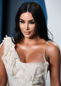 Kim-Kardashian---2020-Vanity-Fair-Oscar-Party-03.md.jpg Vettri.Net