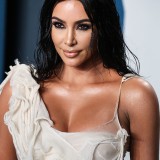 Kim-Kardashian---2020-Vanity-Fair-Oscar-Party-03