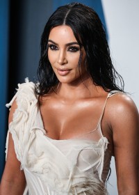 Kim-Kardashian---2020-Vanity-Fair-Oscar-Party-04.md.jpg Vettri.Net