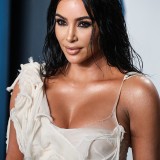 Kim-Kardashian---2020-Vanity-Fair-Oscar-Party-04