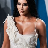 Kim-Kardashian---2020-Vanity-Fair-Oscar-Party-05