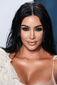Kim-Kardashian---2020-Vanity-Fair-Oscar-Party-08.md.jpg Vettri.Net