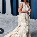 Kim-Kardashian---2020-Vanity-Fair-Oscar-Party-12