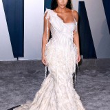 Kim-Kardashian---2020-Vanity-Fair-Oscar-Party-15