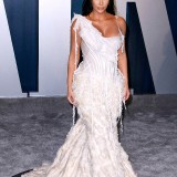 Kim-Kardashian---2020-Vanity-Fair-Oscar-Party-17