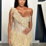 Kim-Kardashian---2020-Vanity-Fair-Oscar-Party-27