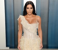 Kim-Kardashian---2020-Vanity-Fair-Oscar-Party-30.md.jpg Vettri.Net