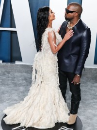 Kim-Kardashian---2020-Vanity-Fair-Oscar-Party-49.md.jpg Vettri.Net