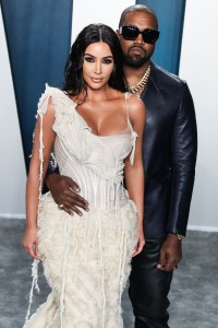 Kim-Kardashian---2020-Vanity-Fair-Oscar-Party-51.md.jpg Vettri.Net