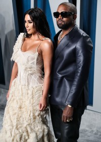 Kim-Kardashian---2020-Vanity-Fair-Oscar-Party-53.md.jpg Vettri.Net