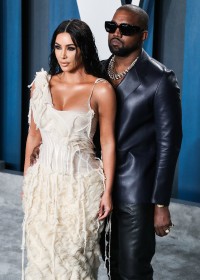 Kim-Kardashian---2020-Vanity-Fair-Oscar-Party-54.md.jpg Vettri.Net