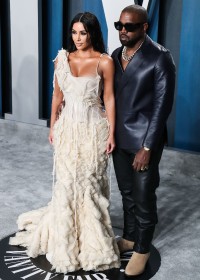 Kim-Kardashian---2020-Vanity-Fair-Oscar-Party-56.md.jpg Vettri.Net