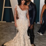 Kim-Kardashian---2020-Vanity-Fair-Oscar-Party-74