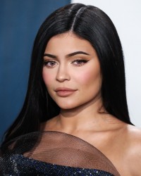 Kylie Jenner 2020 Vanity Fair Oscar Party 06