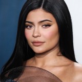 Kylie-Jenner---2020-Vanity-Fair-Oscar-Party-06