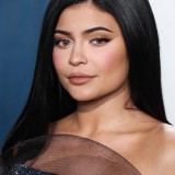 Kylie-Jenner---2020-Vanity-Fair-Oscar-Party-07