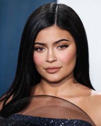 Kylie Jenner 2020 Vanity Fair Oscar Party 08