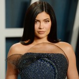 Kylie-Jenner---2020-Vanity-Fair-Oscar-Party-15