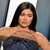 Kylie-Jenner---2020-Vanity-Fair-Oscar-Party-33