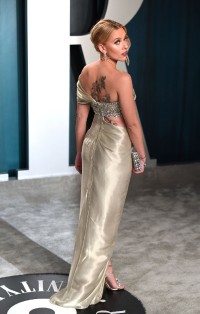 Scarlett-Johansson---2020-Vanity-Fair-Oscar-Party-02.md.jpg Vettri.Net