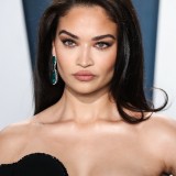 Shanina-Shaik---2020-Vanity-Fair-Oscar-Party-01