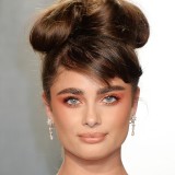 Taylor-Hill---2020-Vanity-Fair-Oscar-Party-01