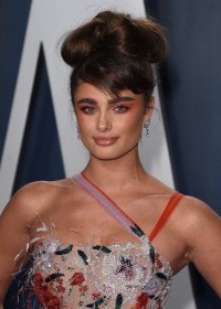 Taylor Hill 2020 Vanity Fair Oscar Party 09