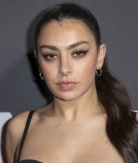 Charli-XCX---NME-Awards-2020-01.md.jpg Vettri.Net