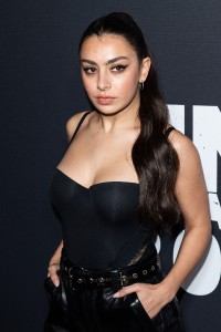 Charli-XCX---NME-Awards-2020-04.md.jpg Vettri.Net