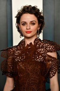 Joey-King---2020-Vanity-Fair-Oscar-Party-10.md.jpg Vettri.Net