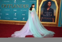 Sophie-Skelton---Outlander-Season-5-Premiere-14.md.jpg Vettri.Net