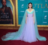 Sophie-Skelton---Outlander-Season-5-Premiere-35.md.jpg Vettri.Net