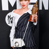 Taylor-Swift---NME-Awards-2020-13
