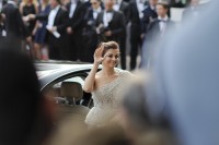 Aishwarya-Rai---64th-Cannes-Opening-Ceremony-02.md.jpg