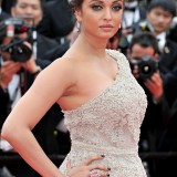 Aishwarya-Rai---64th-Cannes-Opening-Ceremony-06