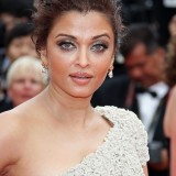 Aishwarya-Rai---64th-Cannes-Opening-Ceremony-10