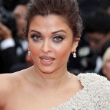 Aishwarya-Rai---64th-Cannes-Opening-Ceremony-11