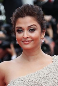 Aishwarya-Rai---64th-Cannes-Opening-Ceremony-12.md.jpg