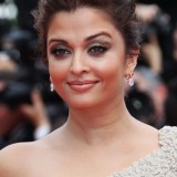 Aishwarya-Rai---64th-Cannes-Opening-Ceremony-12